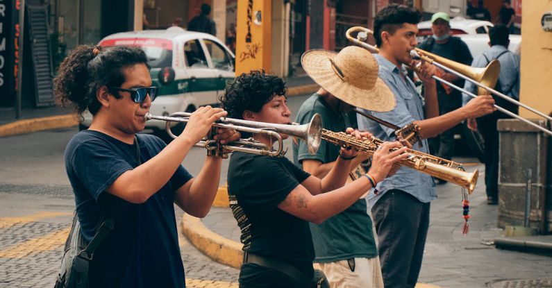 Street Musicians - Músicos tocando en la calle